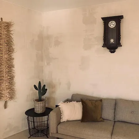 Apartment Spacious, Light & Cozy With Ocean Views