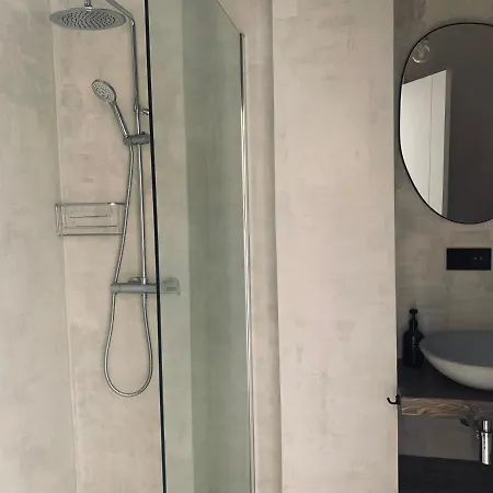 Spacious, Light & Cozy With Ocean Views Lejlighed